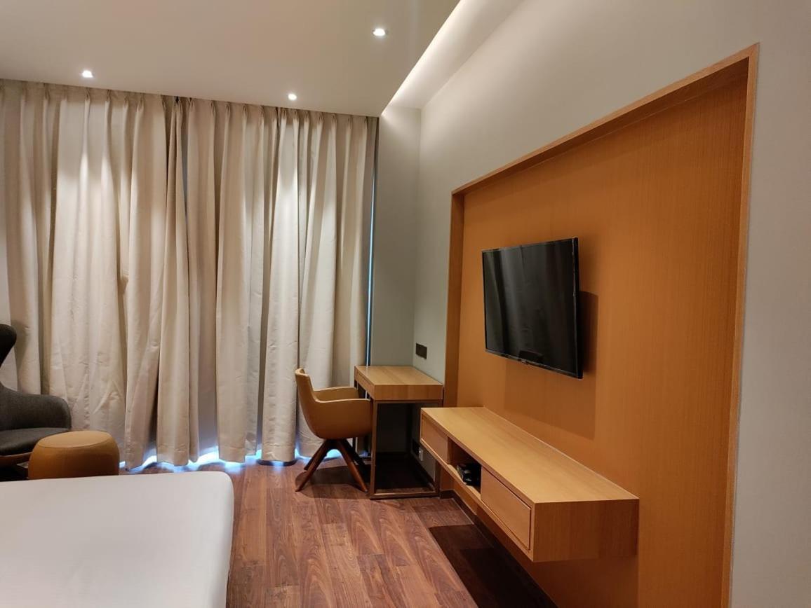 Damson Plum Hotel Lucknow Exterior photo